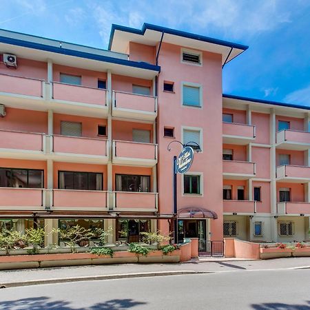 Hotel Valentino Пинарела Екстериор снимка
