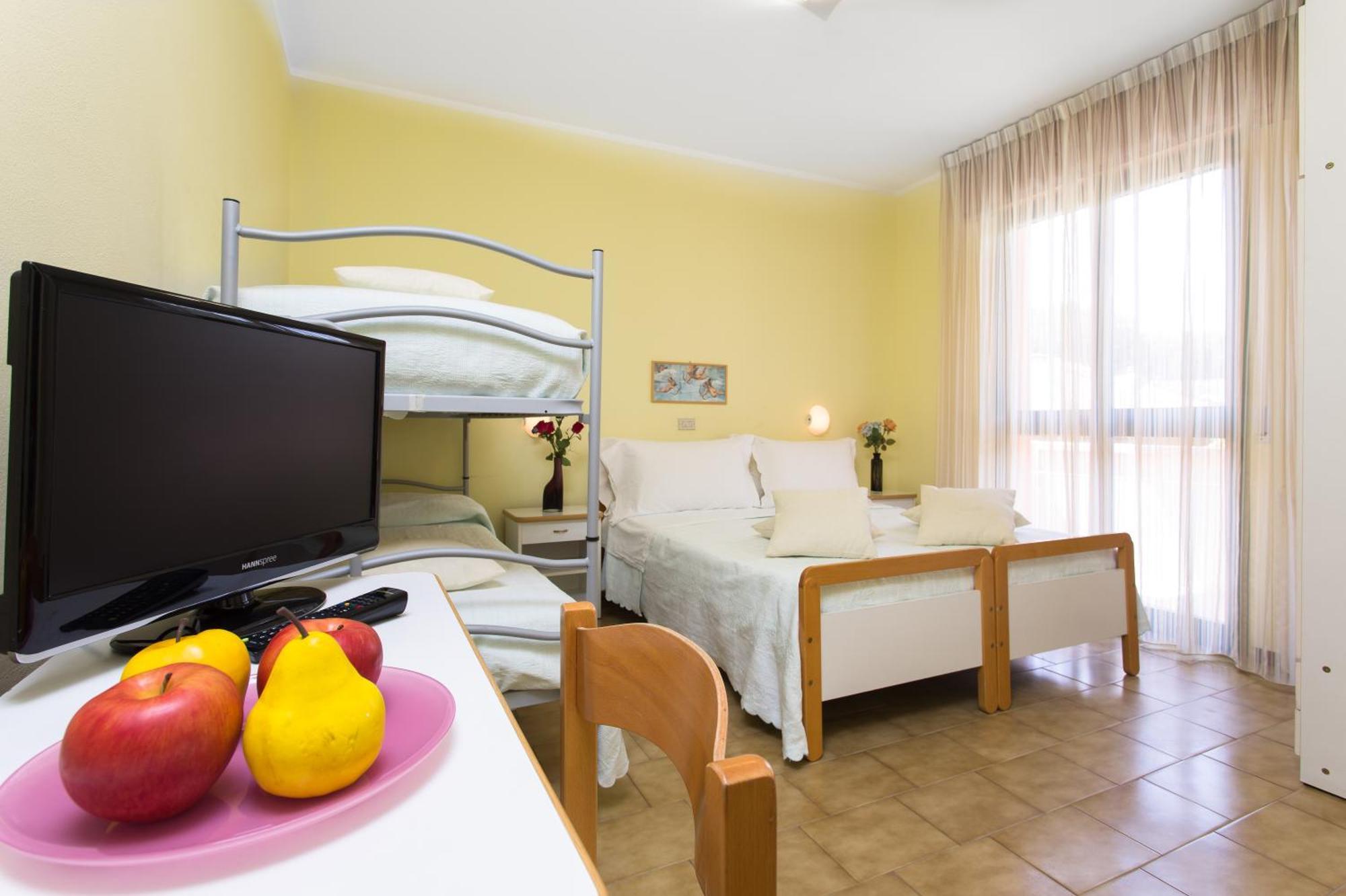 Hotel Valentino Пинарела Екстериор снимка