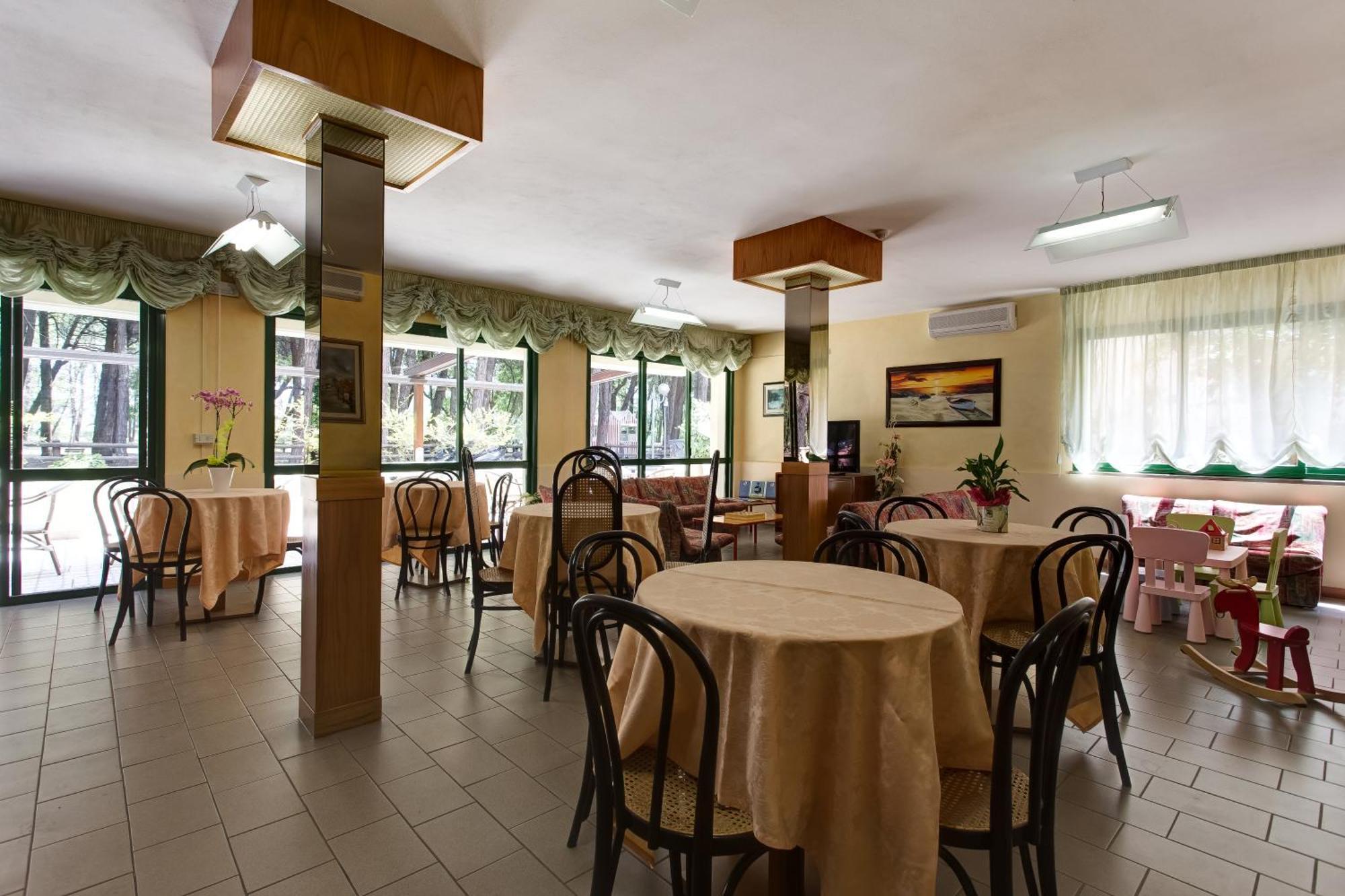 Hotel Valentino Пинарела Екстериор снимка