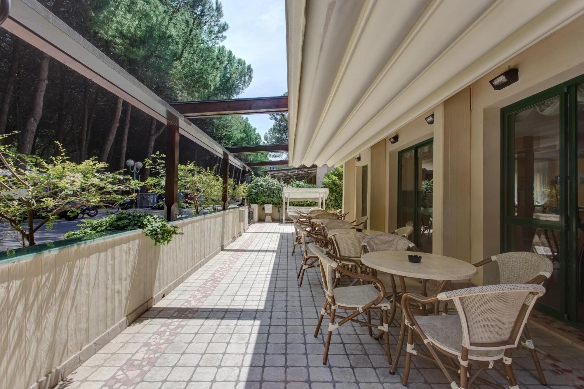 Hotel Valentino Пинарела Екстериор снимка