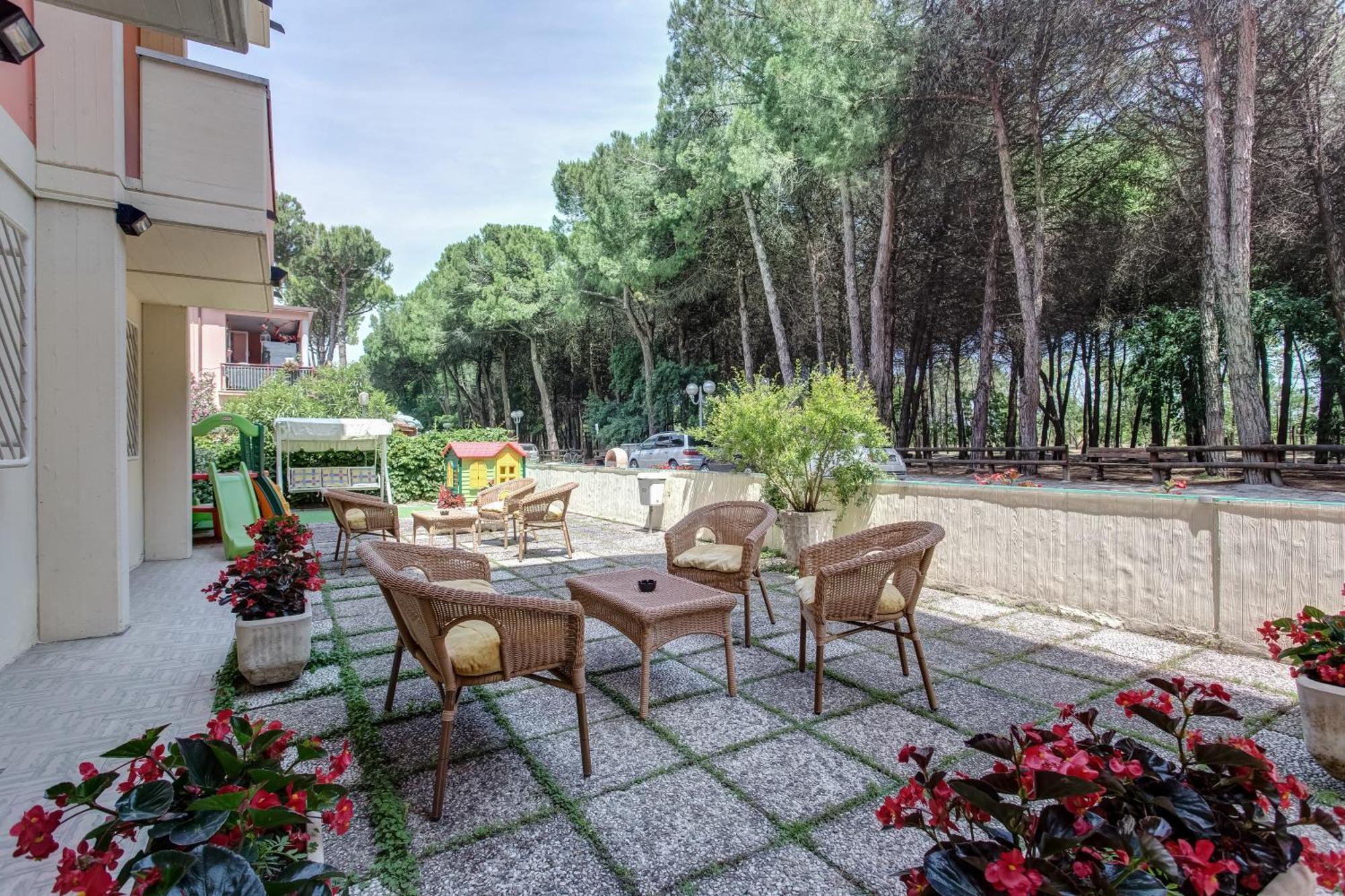 Hotel Valentino Пинарела Екстериор снимка