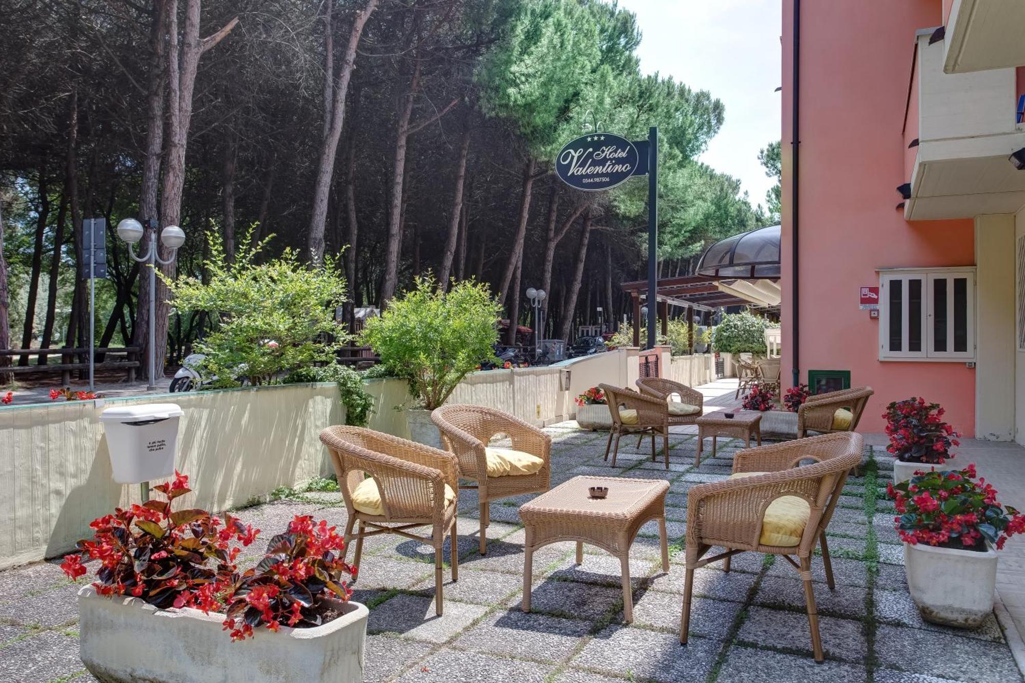 Hotel Valentino Пинарела Екстериор снимка