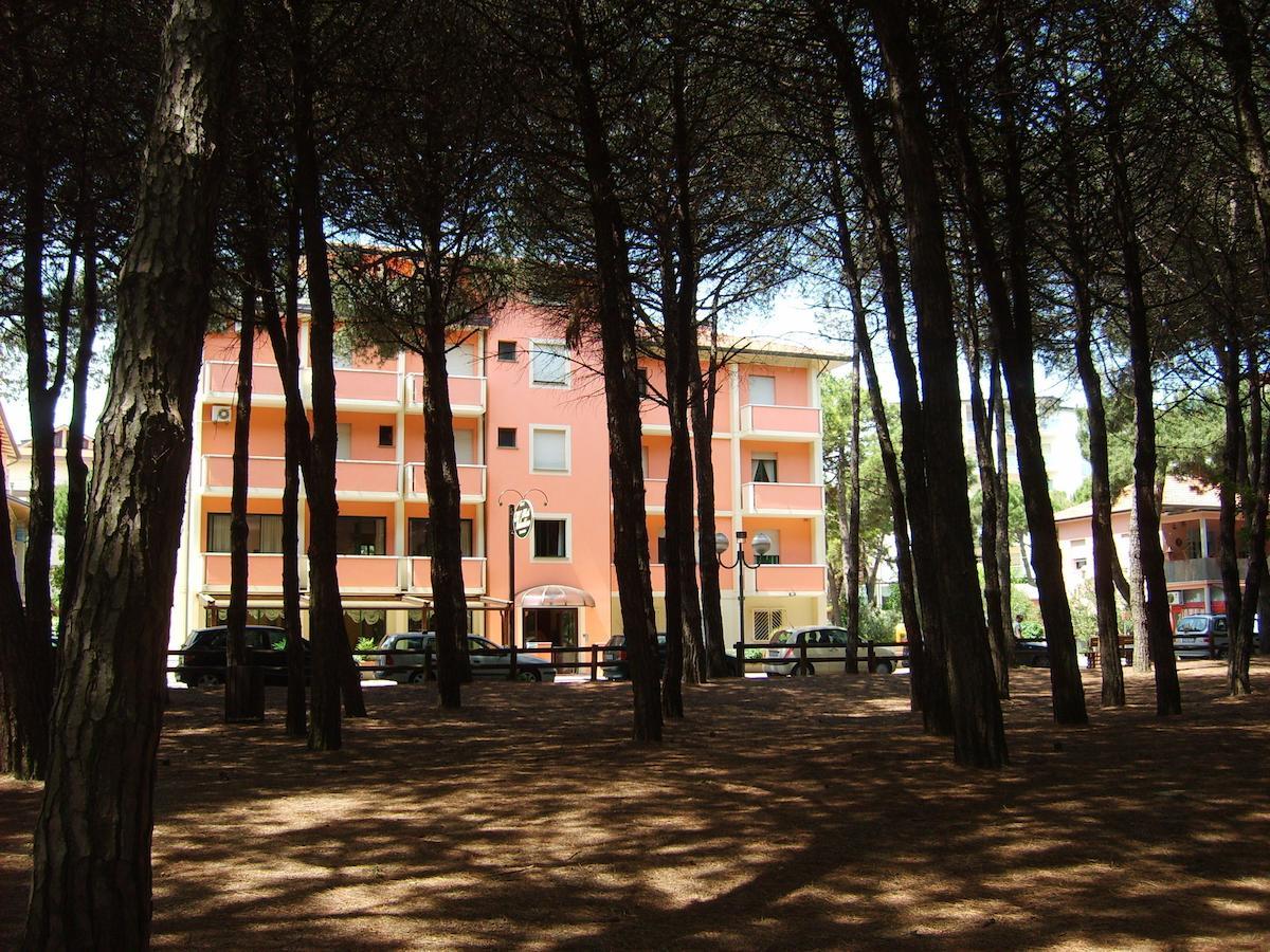 Hotel Valentino Пинарела Екстериор снимка