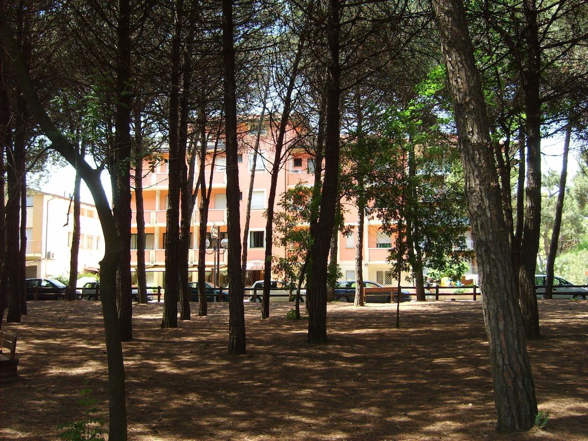Hotel Valentino Пинарела Екстериор снимка