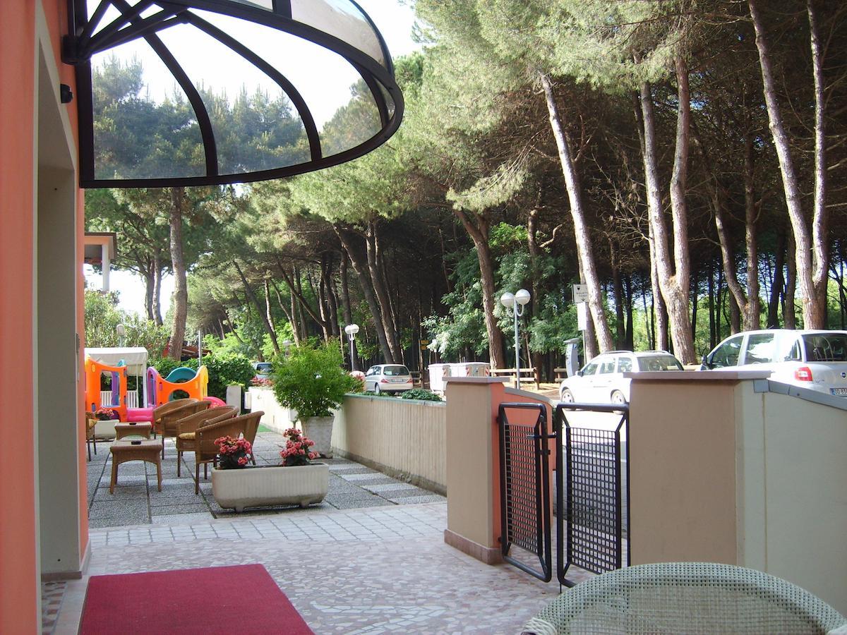 Hotel Valentino Пинарела Екстериор снимка