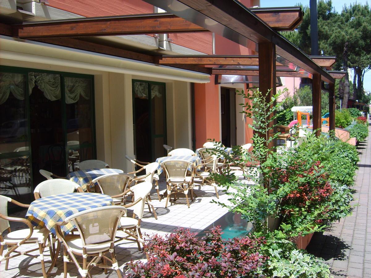 Hotel Valentino Пинарела Екстериор снимка